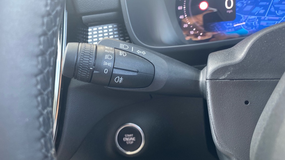 Volvo XC40 2.0 B4P Plus Dark 5dr Auto Petrol Estate - Image 19