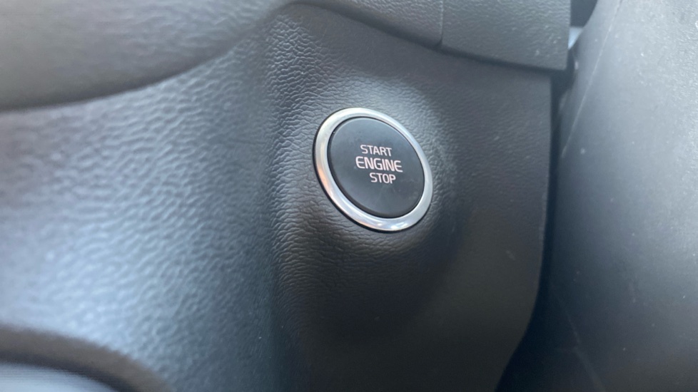 Volvo XC40 2.0 B4P Plus Dark 5dr Auto Petrol Estate - Image 26