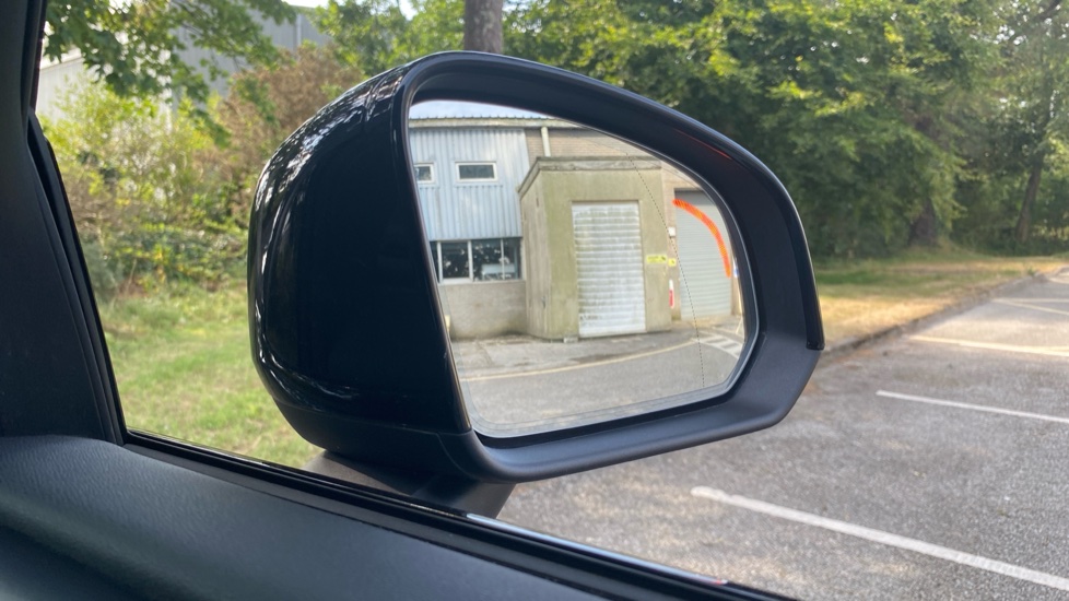 Volvo XC40 2.0 B4P Plus Dark 5dr Auto Petrol Estate - Image 31
