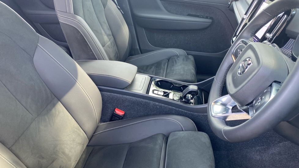 Volvo XC40 2.0 B4P Plus Dark 5dr Auto Petrol Estate - Image 42