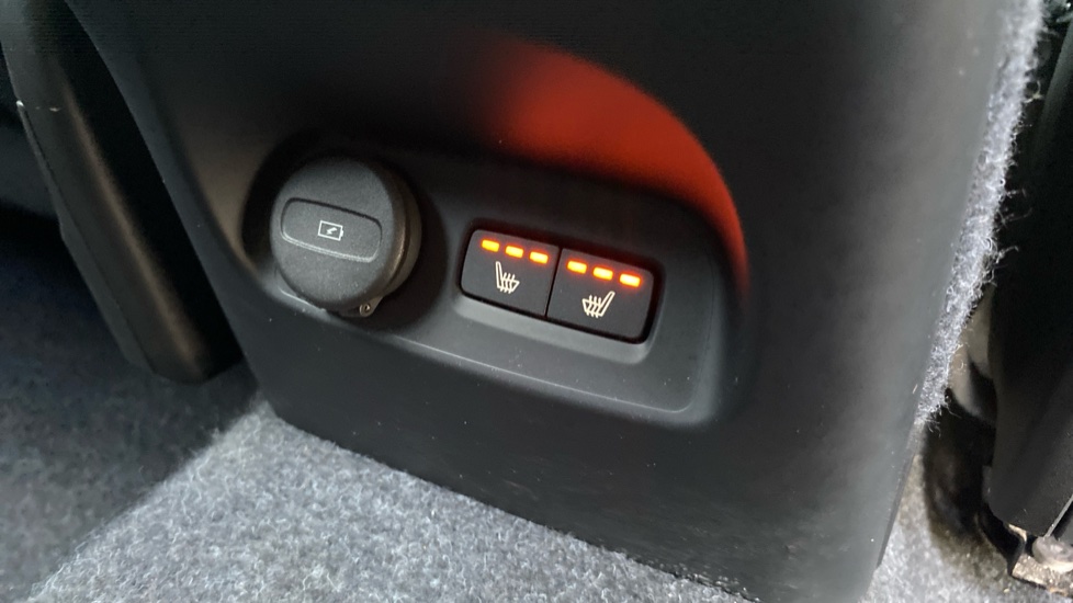 Volvo XC40 2.0 B4P Plus Dark 5dr Auto Petrol Estate - Image 43