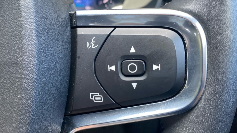 Volvo XC40 2.0 B4P Plus Dark 5dr Auto Petrol Estate - Image 22