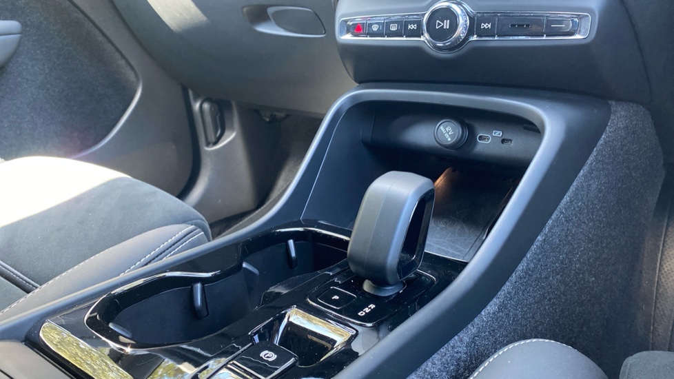 Volvo XC40 2.0 B4P Plus Dark 5dr Auto Petrol Estate - Image 26
