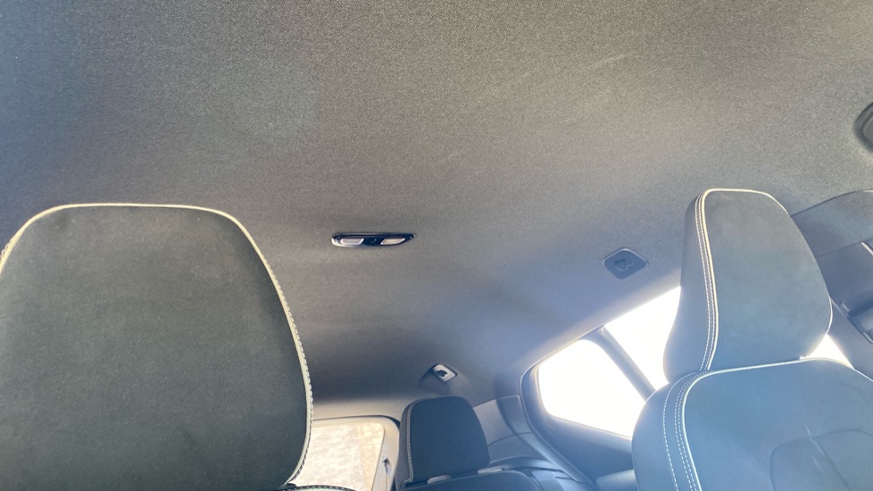 Volvo XC40 2.0 B4P Plus Dark 5dr Auto Petrol Estate - Image 31