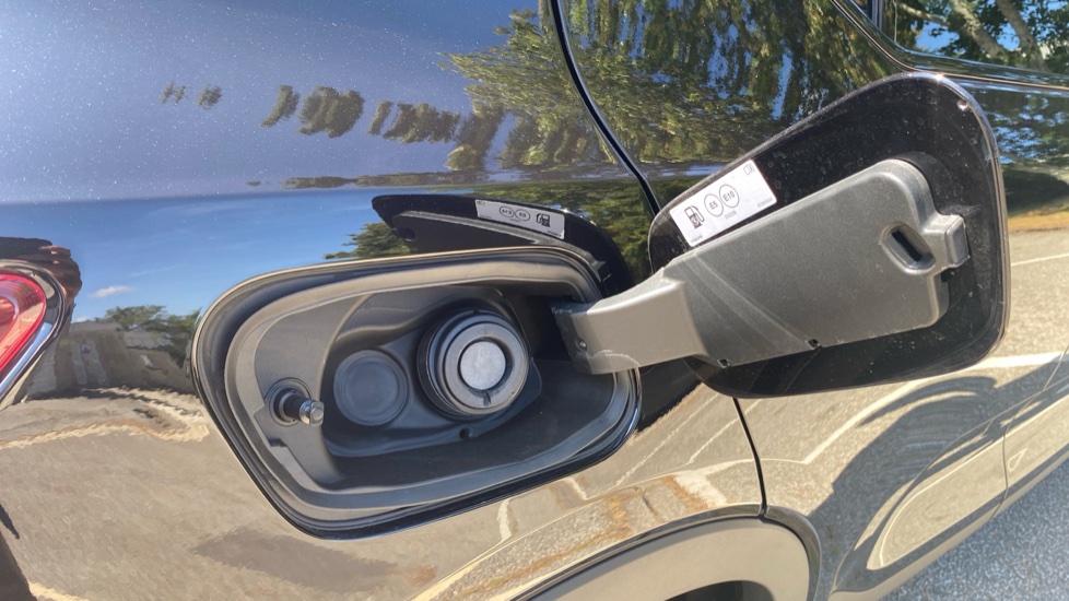 Volvo XC40 2.0 B4P Plus Dark 5dr Auto Petrol Estate - Image 39