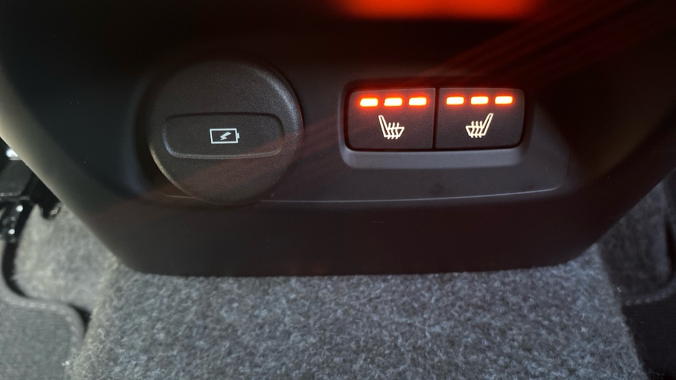 Volvo XC40 2.0 B4P Plus Dark 5dr Auto Petrol Estate - Image 43
