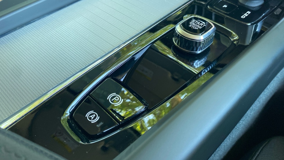 Volvo V60 2.0 B4P Plus Dark 5dr Auto [7 speed] Petrol Estate - Image 26