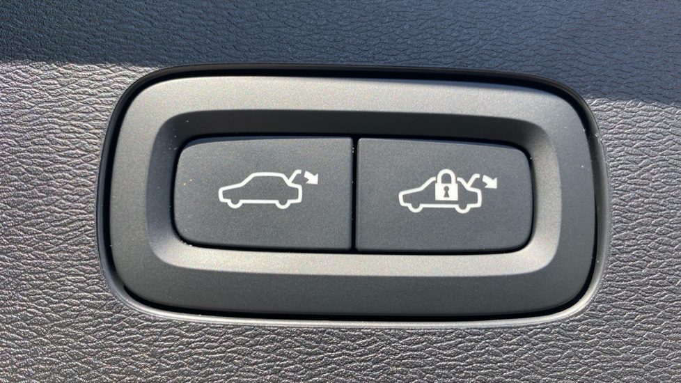 Volvo V60 2.0 B4P Plus Dark 5dr Auto [7 speed] Petrol Estate - Image 33