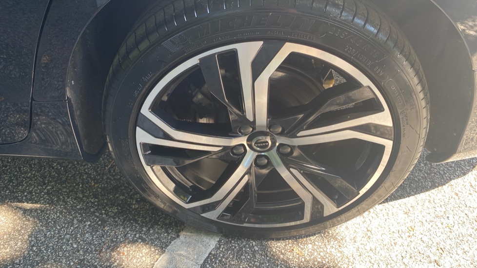 Volvo V60 2.0 B4P Plus Dark 5dr Auto [7 speed] Petrol Estate - Image 42