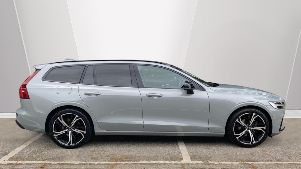 Volvo V60 2.0 B4P Ultra Dark 5dr Auto Petrol Estate - Image 3