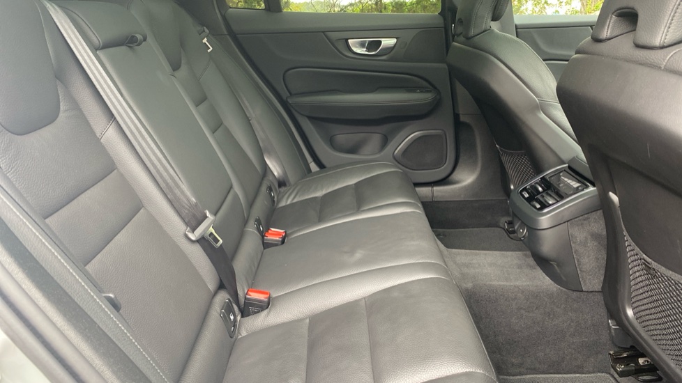 Volvo V60 2.0 B4P Ultra Dark 5dr Auto Petrol Estate - Image 6