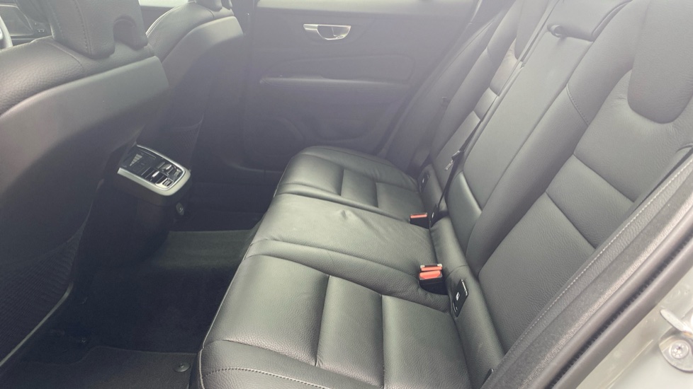 Volvo V60 2.0 B4P Ultra Dark 5dr Auto Petrol Estate - Image 33