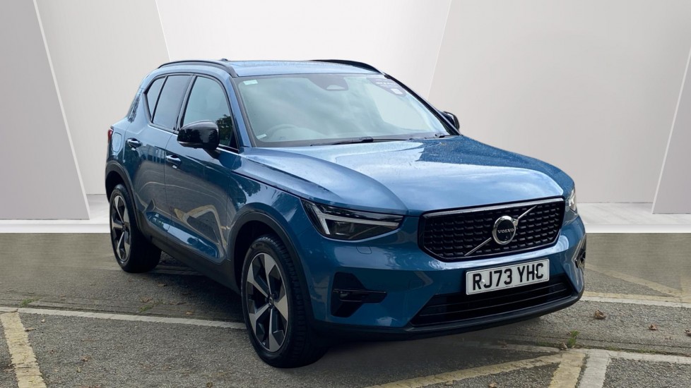 Volvo XC40 2.0 B4P Ultimate Dark 5dr Auto Petrol Estate - Image 1