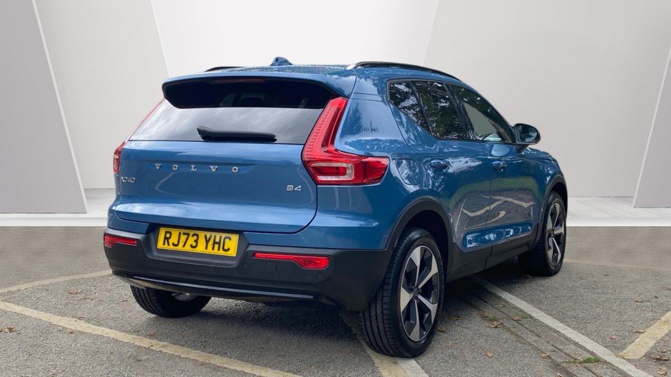 Volvo XC40 2.0 B4P Ultimate Dark 5dr Auto Petrol Estate - Image 2