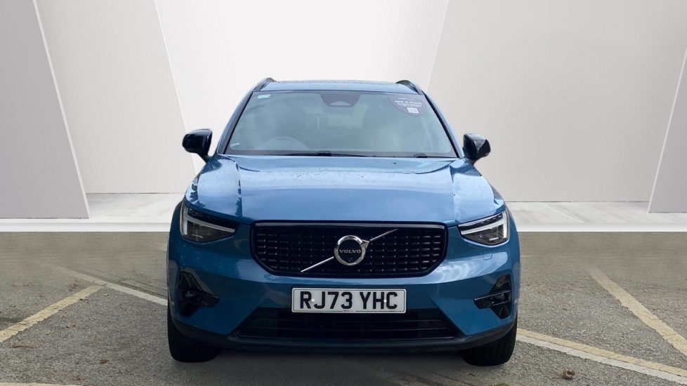 Volvo XC40 2.0 B4P Ultimate Dark 5dr Auto Petrol Estate - Image 8