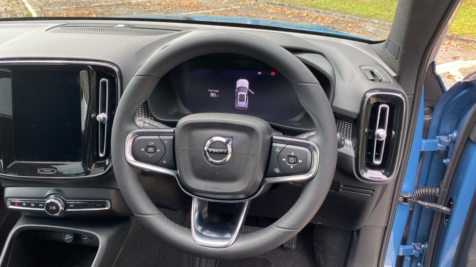 Volvo XC40 2.0 B4P Ultimate Dark 5dr Auto Petrol Estate - Image 10