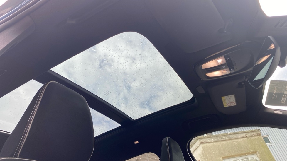 Volvo XC40 2.0 B4P Ultimate Dark 5dr Auto Petrol Estate - Image 31