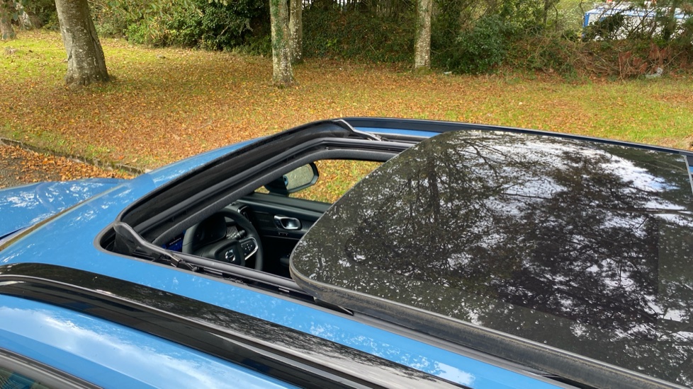 Volvo XC40 2.0 B4P Ultimate Dark 5dr Auto Petrol Estate - Image 38