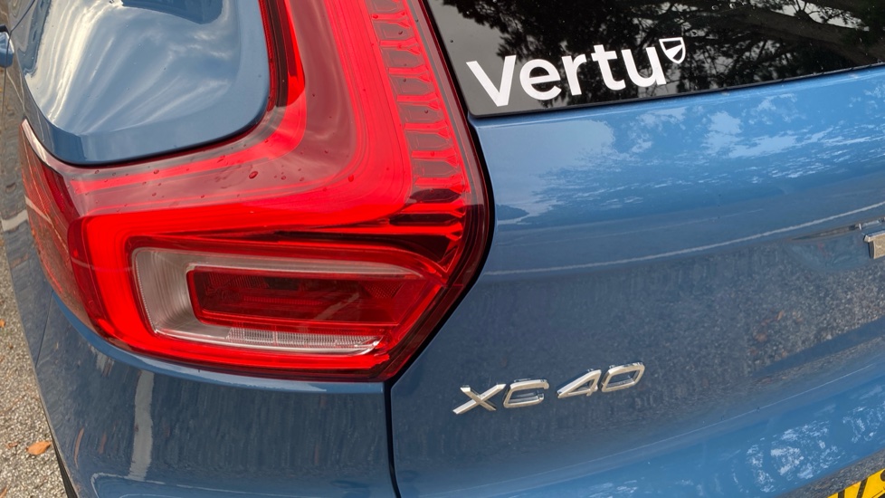Volvo XC40 2.0 B4P Ultimate Dark 5dr Auto Petrol Estate - Image 39