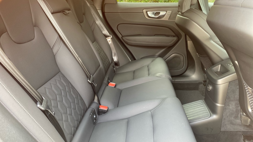 Volvo XC60 2.0 T6 [350] PHEV Plus Dark 5dr AWD Geartronic Estate - Image 6