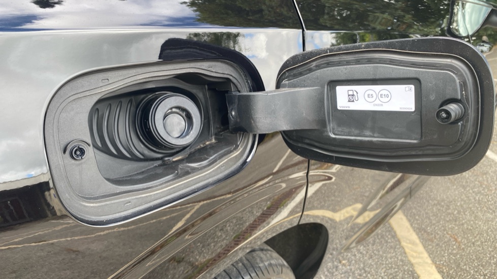 Volvo XC60 2.0 T6 [350] PHEV Plus Dark 5dr AWD Geartronic Estate - Image 15