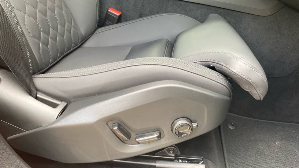 Volvo XC60 2.0 T6 [350] PHEV Plus Dark 5dr AWD Geartronic Estate - Image 29