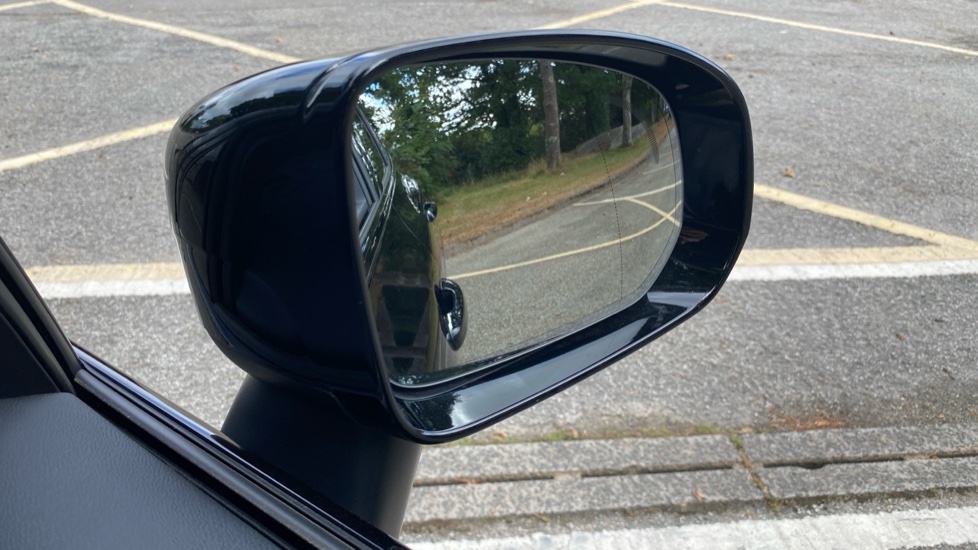 Volvo XC60 2.0 T6 [350] PHEV Plus Dark 5dr AWD Geartronic Estate - Image 31