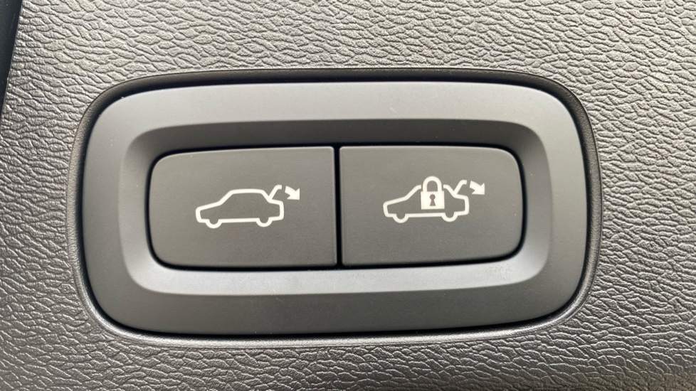 Volvo XC60 2.0 T6 [350] PHEV Plus Dark 5dr AWD Geartronic Estate - Image 34