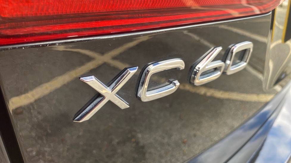 Volvo XC60 2.0 T6 [350] PHEV Plus Dark 5dr AWD Geartronic Estate - Image 38