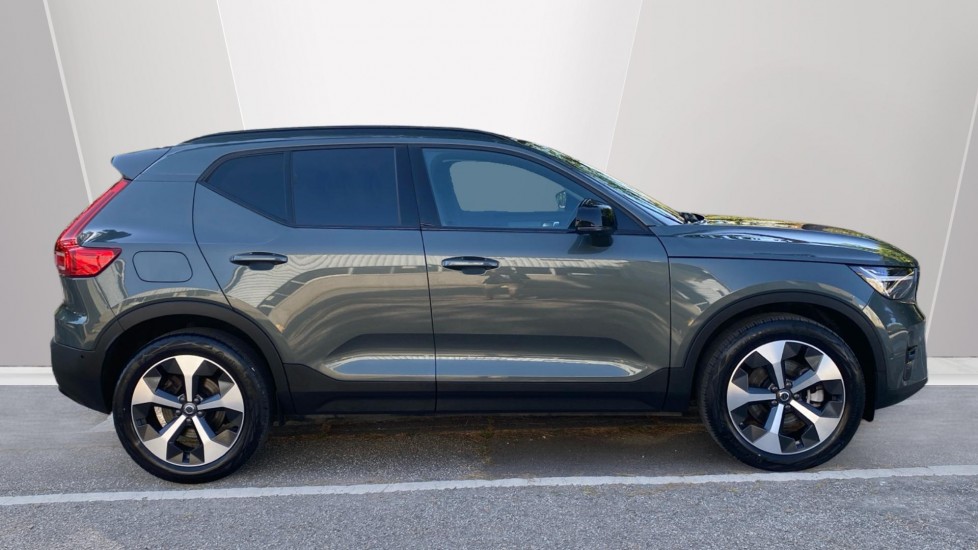 Volvo XC40 2.0 B4P Plus Pro Dark 5dr Auto Petrol Estate - Image 3