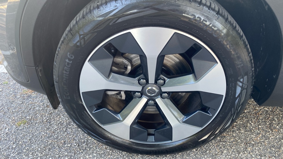 Volvo XC40 2.0 B4P Plus Pro Dark 5dr Auto Petrol Estate - Image 36