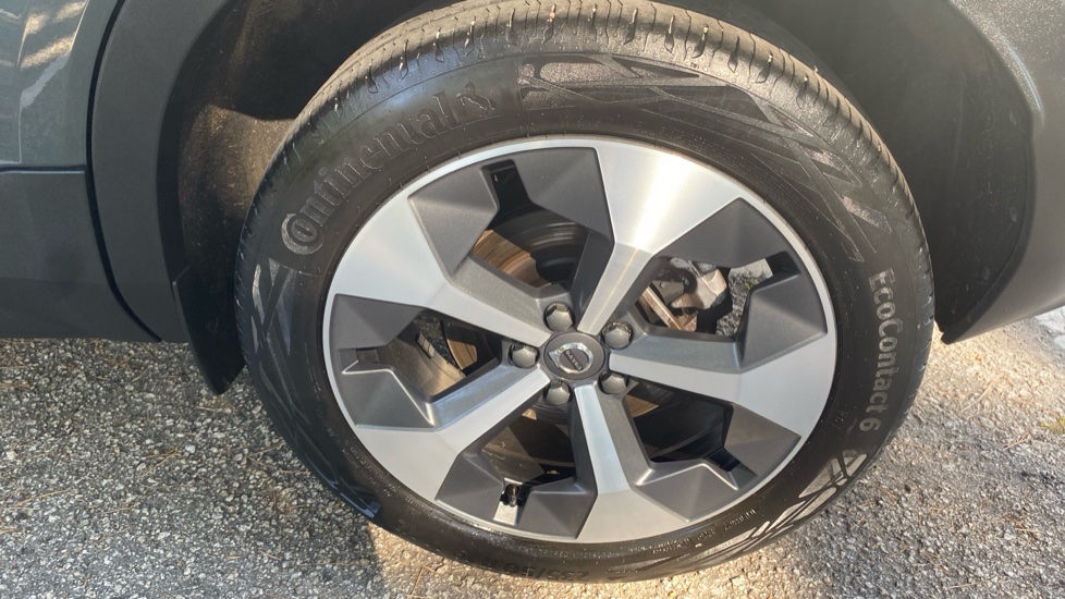 Volvo XC40 2.0 B4P Plus Pro Dark 5dr Auto Petrol Estate - Image 37