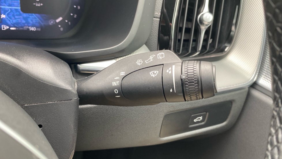 Volvo XC60 2.0 B5P Ultra Black Edition 5dr AWD Geartronic Petrol Estate - Image 23