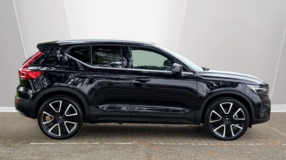 Volvo XC40 2.0 B3P Ultra Dark 5dr Auto Petrol Estate - Image 3