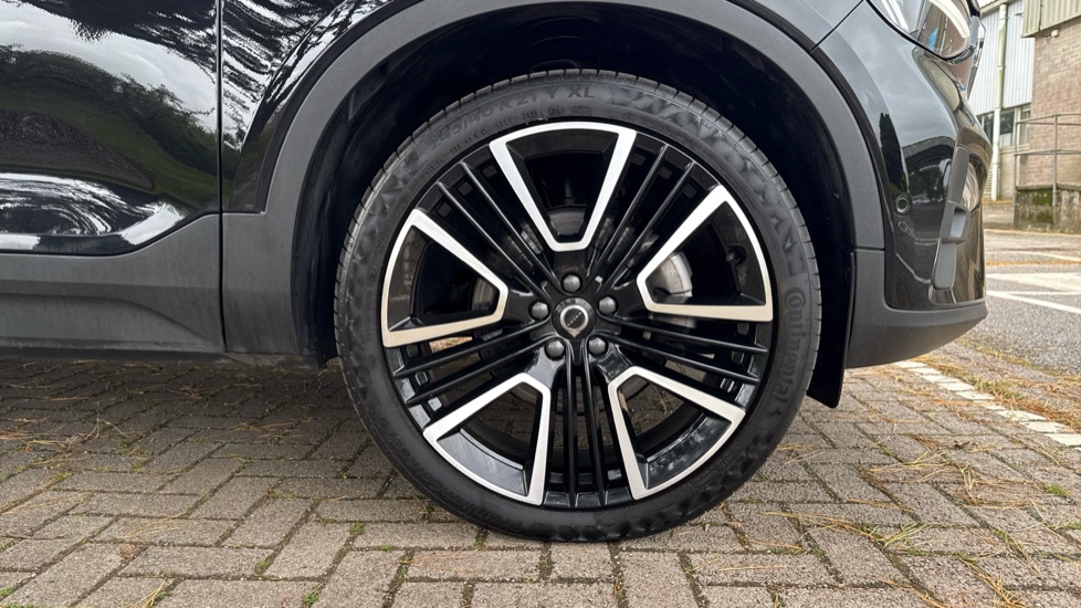 Volvo XC40 2.0 B3P Ultra Dark 5dr Auto Petrol Estate - Image 9