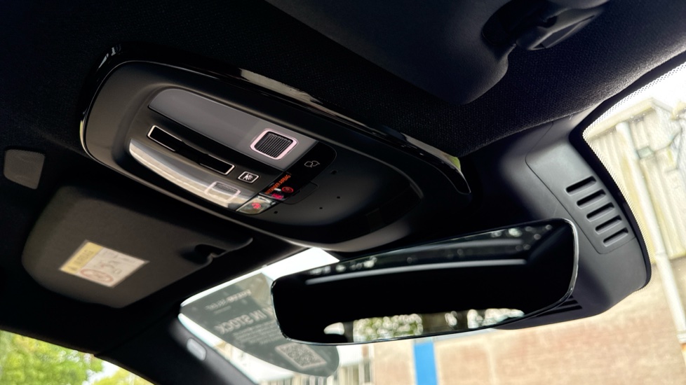 Volvo XC40 2.0 B3P Ultra Dark 5dr Auto Petrol Estate - Image 27