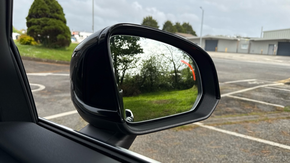 Volvo XC40 2.0 B3P Ultra Dark 5dr Auto Petrol Estate - Image 31