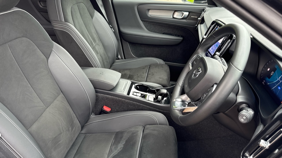 Volvo XC40 2.0 B3P Ultra Dark 5dr Auto Petrol Estate - Image 47