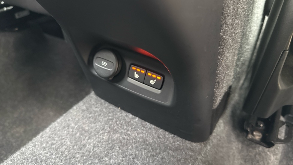 Volvo XC40 2.0 B3P Ultra Dark 5dr Auto Petrol Estate - Image 48