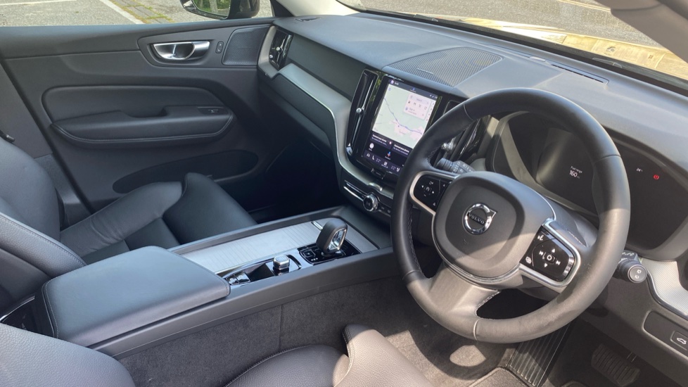 Volvo XC60 2.0 B5P Plus Dark 5dr AWD Geartronic Petrol Estate - Image 4