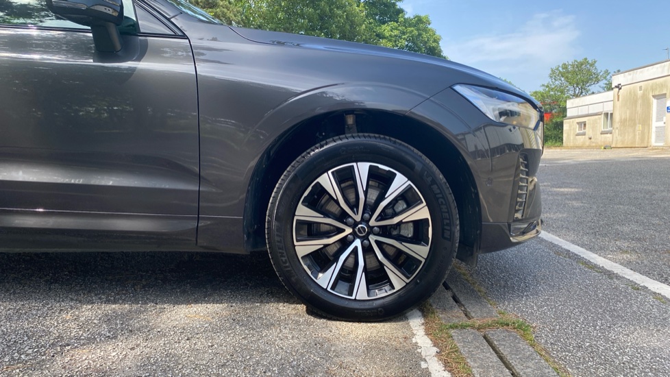 Volvo XC60 2.0 B5P Plus Dark 5dr AWD Geartronic Petrol Estate - Image 9
