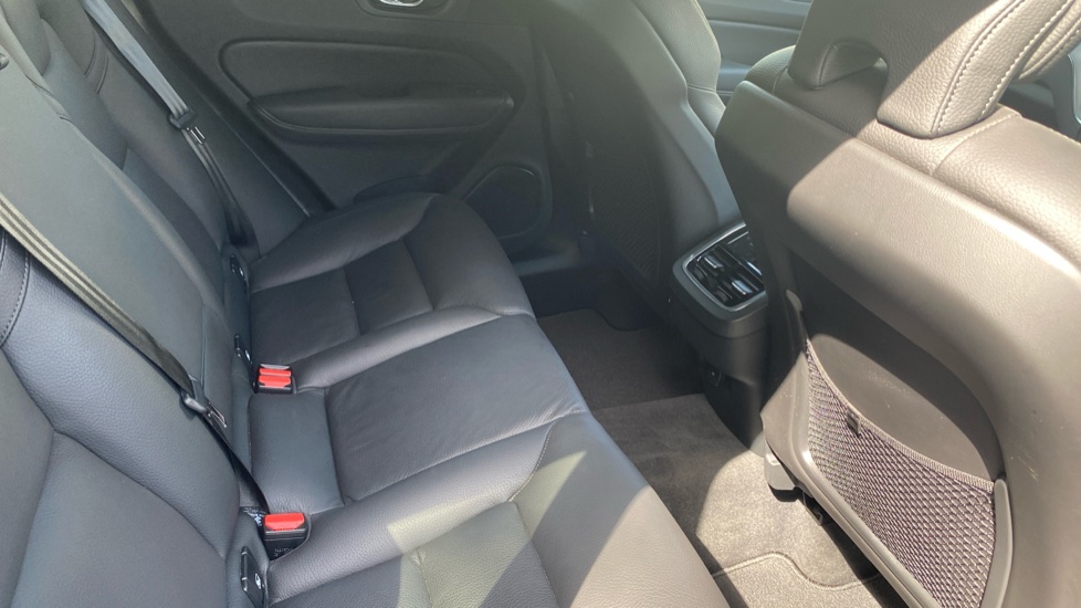 Volvo XC60 2.0 B5P Plus Dark 5dr AWD Geartronic Petrol Estate - Image 31