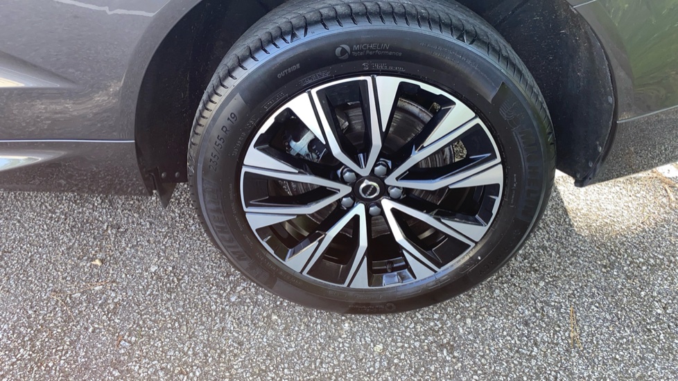 Volvo XC60 2.0 B5P Plus Dark 5dr AWD Geartronic Petrol Estate - Image 46