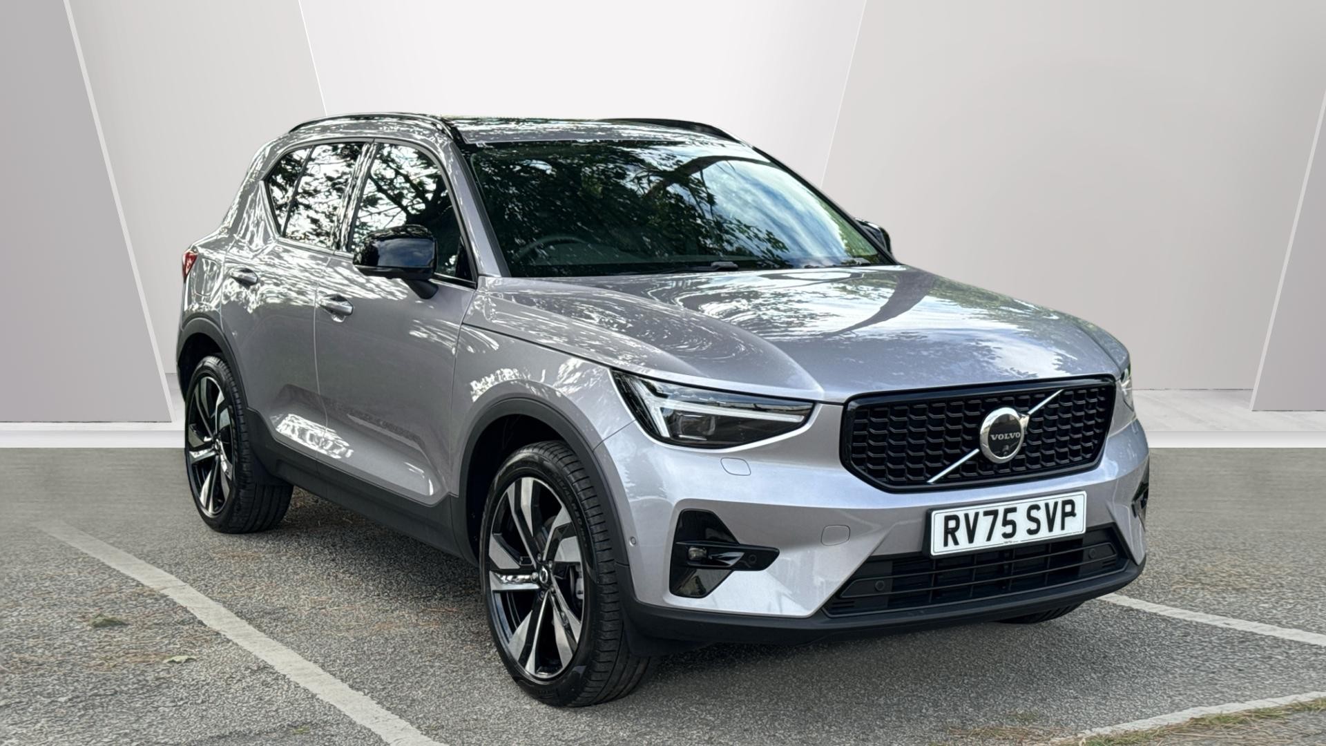 Volvo XC40 listing photo