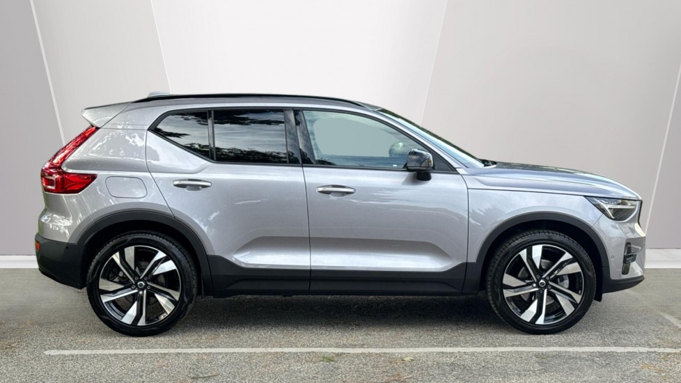 Volvo XC40 2.0 B3P Ultra Dark 5dr Auto Petrol Estate - Image 3