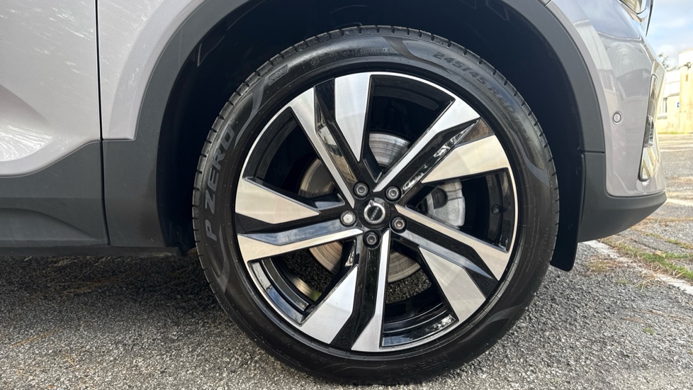Volvo XC40 2.0 B3P Ultra Dark 5dr Auto Petrol Estate - Image 9