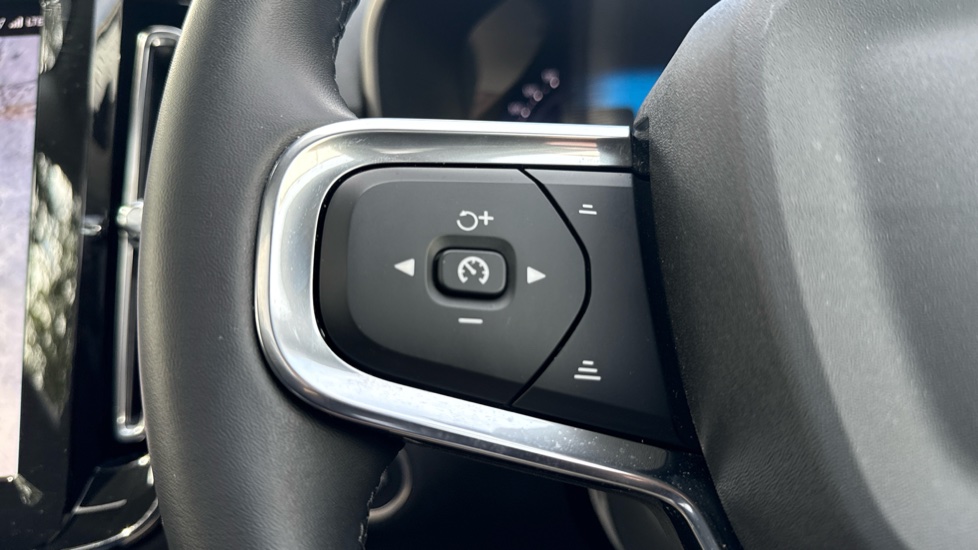 Volvo XC40 2.0 B3P Ultra Dark 5dr Auto Petrol Estate - Image 20