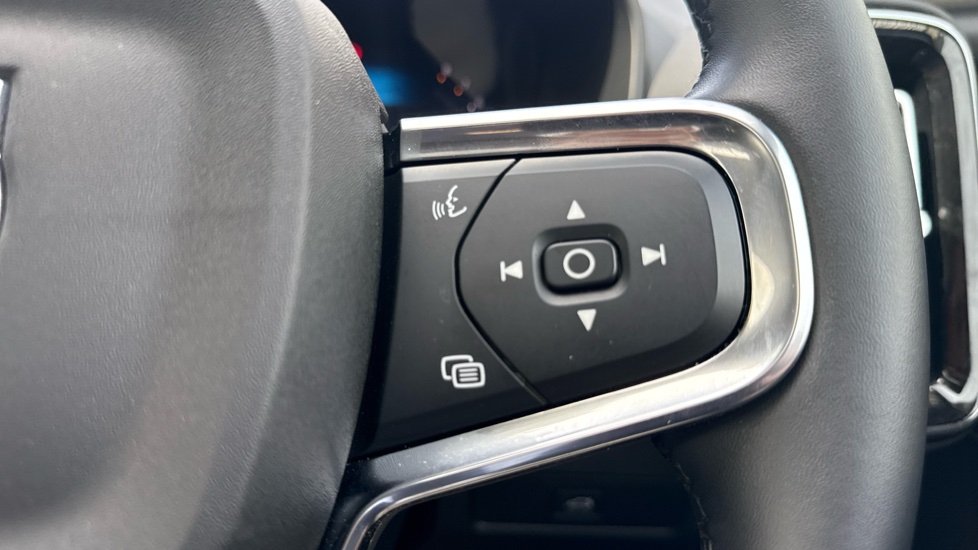 Volvo XC40 2.0 B3P Ultra Dark 5dr Auto Petrol Estate - Image 21