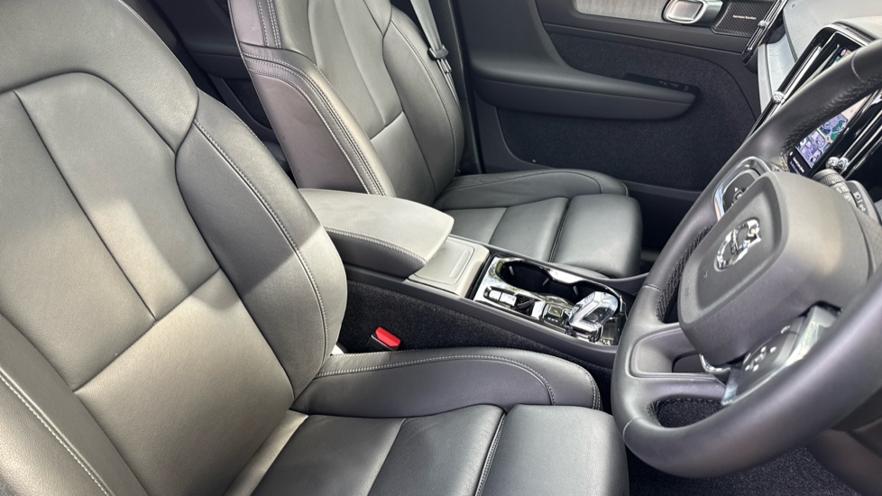 Volvo XC40 2.0 B3P Ultra Dark 5dr Auto Petrol Estate - Image 37
