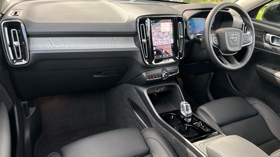Volvo XC40 2.0 B3P Ultra Dark 5dr Auto Petrol Estate - Image 39